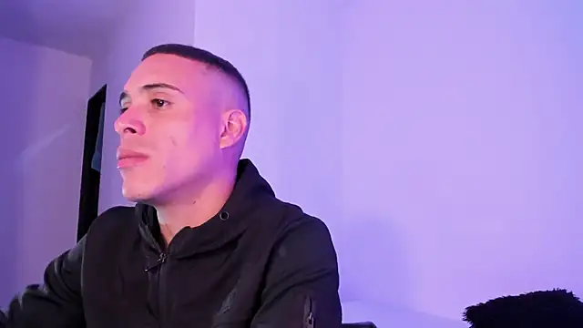 Axel  fierro online show from April 2026 07:51:02 PM