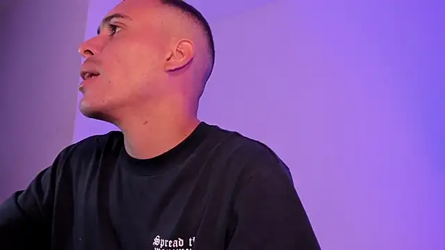 Axel  fierro online show from April 2026 07:52:01 PM