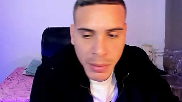 Axel  fierro online show from April 2026 12:44:02 AM