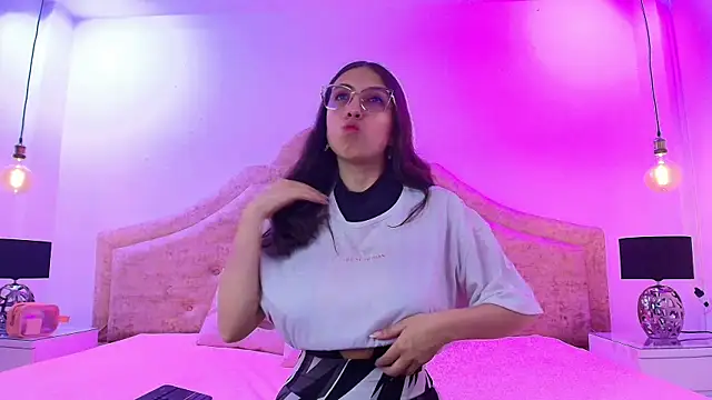 sweetlyundone online show from April 2026 07:32:01 PM