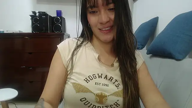 hannajonnes1 online show from April 2026 12:00:02 PM