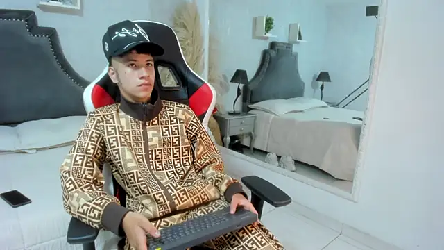 MiloSex  online show from April 2026 12:33:02 AM