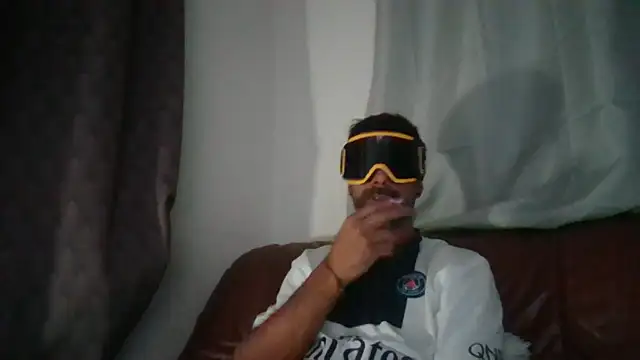 Snapshot of desperadosoz chatting on July 2026 01:04:01 AM desperadosoz online show from July 2026 01:04:01 AM