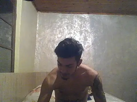 robertmrn112 online show from May 2026 09:45:01 PM