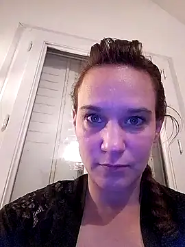 Snapshot of Maggie38 chatting on June 2026 10:19:02 PM Maggie38 online show from June 2026 10:19:02 PM