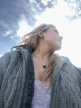 SilvyDiamond online show from April 2026 04:23:01 PM