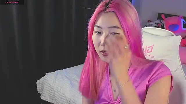 honeyveil  online show from April 2026 02:24:01 PM