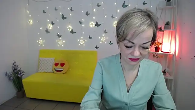 Snapshot of NikaMayu chatting on May 2026 05:12:02 AM NikaMayu online show from May 2026 05:12:02 AM