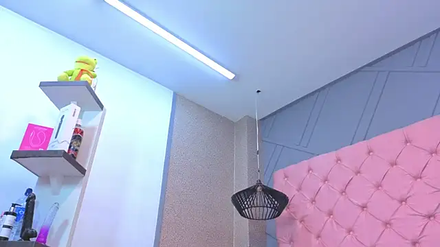 Mia horney- online show from April 2026 01:49:02 PM