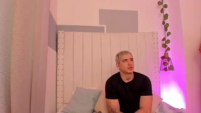 sebas and vanessa online show from April 2026 07:29:02 PM