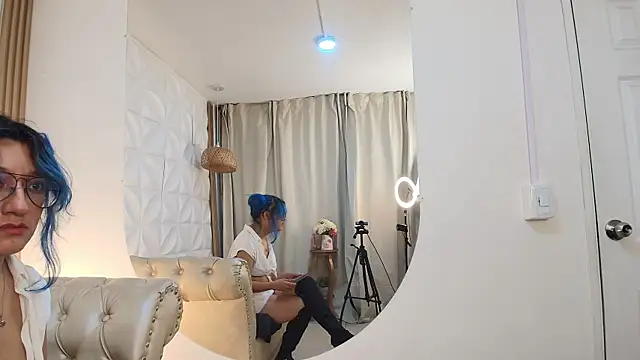 Zafiro Kitsune online show from April 2026 03:42:01 AM