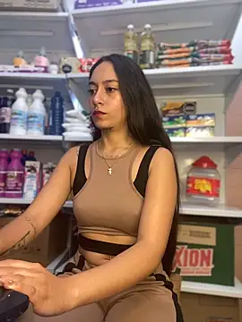 DulceLatinaxo online show from April 2026 09:51:02 PM