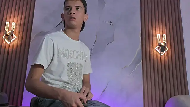 Ethanhot os online show from April 2026 06:02:01 PM