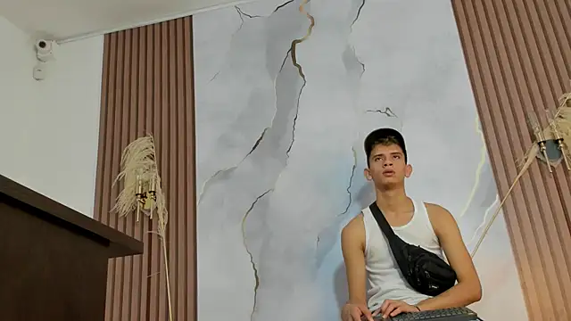 Ethanhot os online show from April 2026 07:19:02 PM