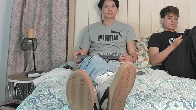 thomas and thiago online show from April 2026 01:00:02 AM