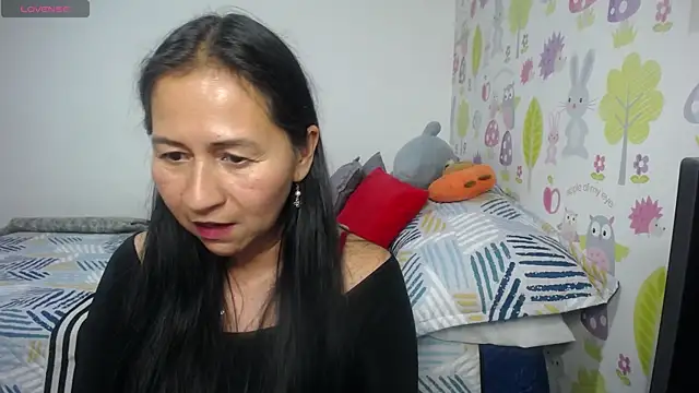 Snapshot of Tyna_b chatting on June 2026 02:24:02 AM Tyna b online show from June 2026 02:24:02 AM