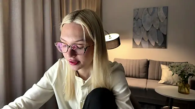 EvelineMolima online show from April 2026 05:16:01 PM