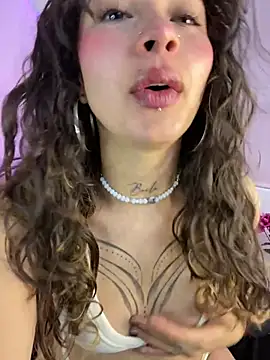 Dreanaa online show from April 2026 07:43:01 PM