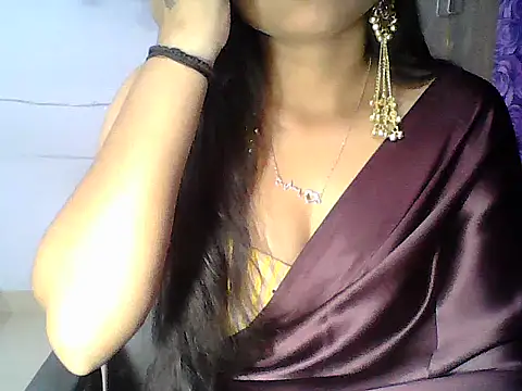 Snapshot of Saxy_Mony002 chatting on May 2026 02:01:02 PM Saxy Mony002 online show from May 2026 02:01:02 PM