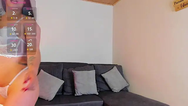 Snapshot of Elliee_e chatting on May 2026 01:06:01 PM Elliee e online show from May 2026 01:06:01 PM