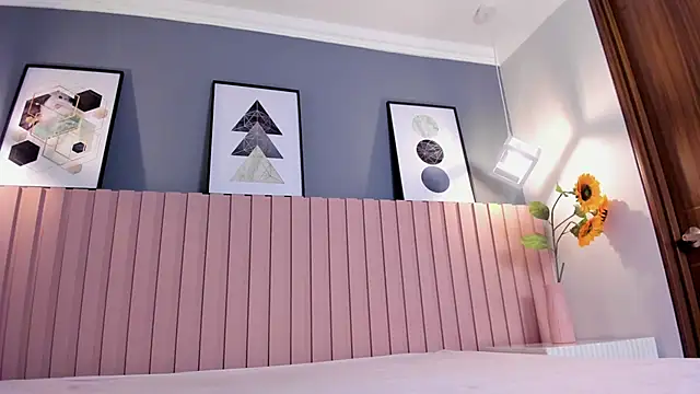 mia fox 1 online show from April 2026 12:17:02 PM