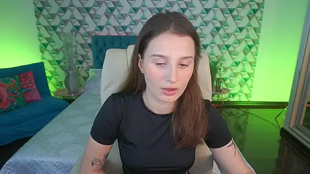 VikVikLove online show from June 2026 07:57:02 PM
