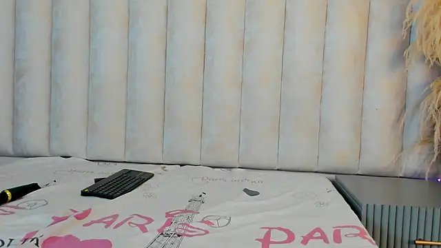 Anniee collins  online show from April 2026 12:32:02 PM