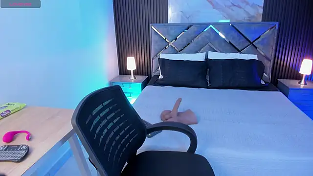 Milacurvy online show from April 2026 07:25:02 PM