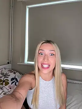 BlondeChiara online show from April 2026 04:17:02 PM