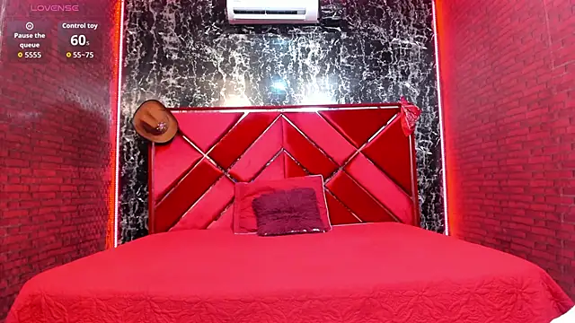 Luu Adams online show from April 2026 07:17:02 PM