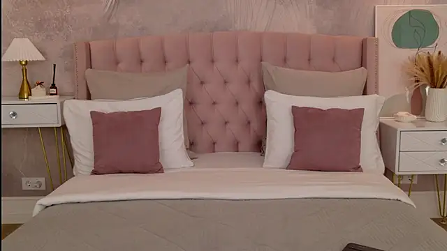 YunaStorm online show from April 2026 02:55:02 PM