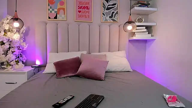 Madie amoretti online show from April 2026 12:30:02 PM