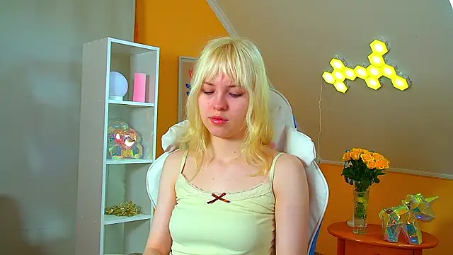 HannahHollis online show from July 2026 06:16:02 AM