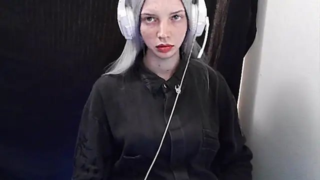 Crimson Lady online show from May 2026 08:21:02 PM