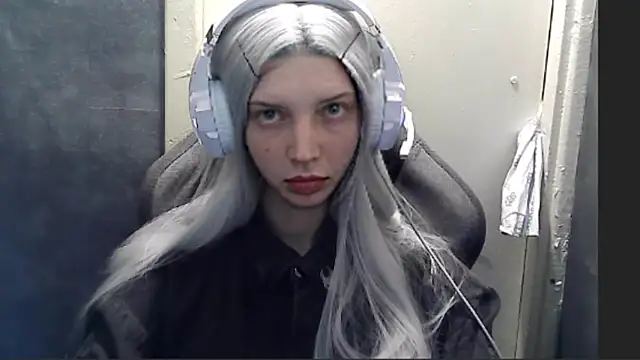 Crimson Lady online show from June 2026 07:29:01 PM