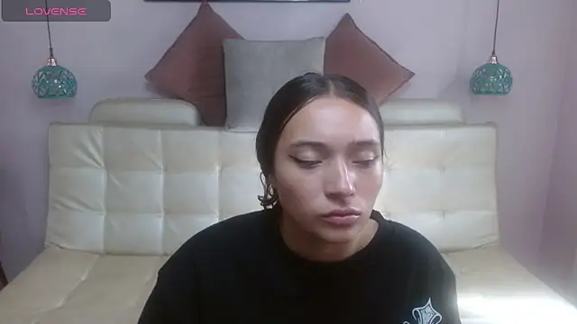 Marianne Cam online show from April 2026 01:47:02 PM