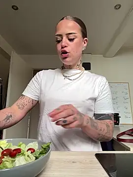 liloutatoou online show from April 2026 12:23:01 PM