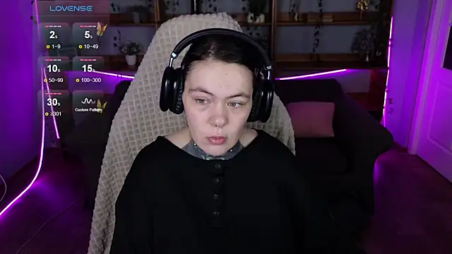 QwertyAnnie Lbo online show from April 2026 01:33:01 AM