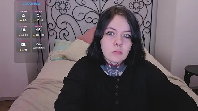 Snapshot of QwertyAnnie_Lbo chatting on April 2026 01:35:02 PM QwertyAnnie Lbo online show from April 2026 01:35:02 PM