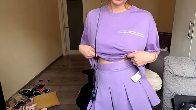 LueIvins online show from April 2026 04:05:02 AM