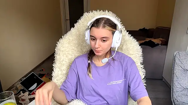 LueIvins online show from April 2026 07:33:01 AM