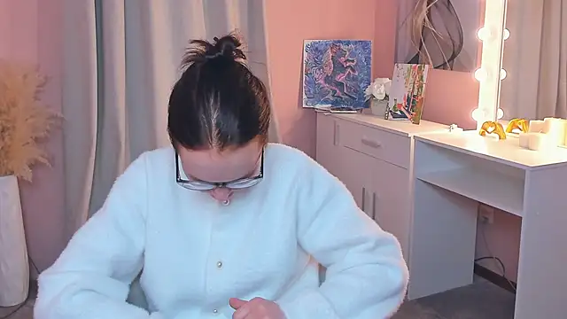 ErmaCurlis online show from April 2026 11:15:02 AM