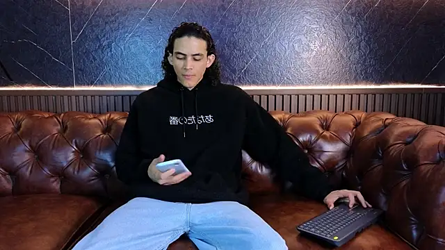 LucaAlessi online show from April 2026 01:29:02 PM