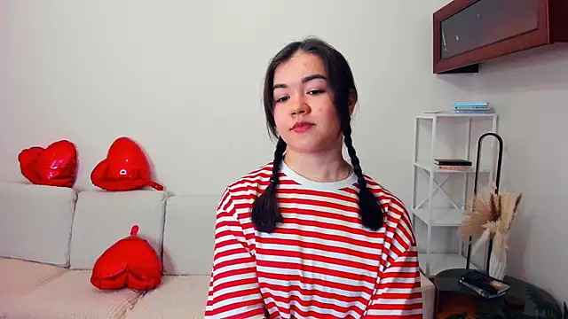 ShanaYock online show from April 2026 07:29:02 PM