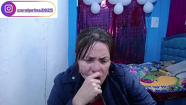 carolinhe26 online show from April 2026 01:36:02 PM