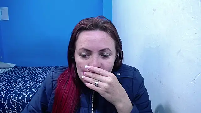 carolinhe26 online show from July 2026 09:43:01 PM