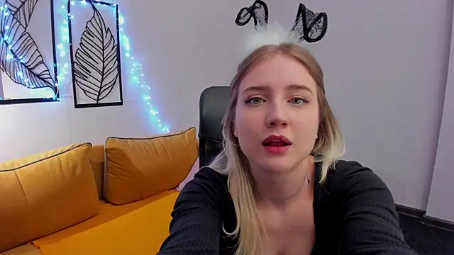 Liacandy  online show from April 2026 01:42:01 AM