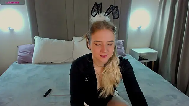 Liacandy  online show from June 2026 01:54:01 AM