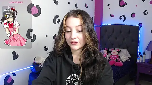 Snapshot of vero_doll12 chatting on June 2026 01:53:02 PM vero doll12 online show from June 2026 01:53:02 PM