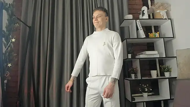 TwinkWhite online show from April 2026 08:20:02 PM